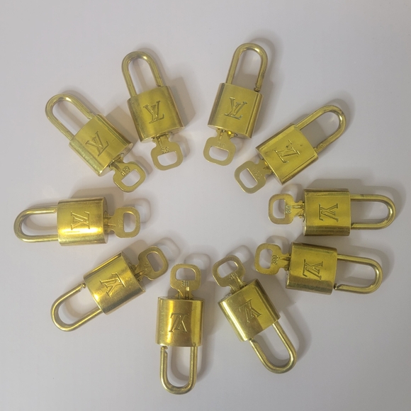 Louis Vuitton Lock & Key in Mint Condition, sold indivually - Picture 5 of 6